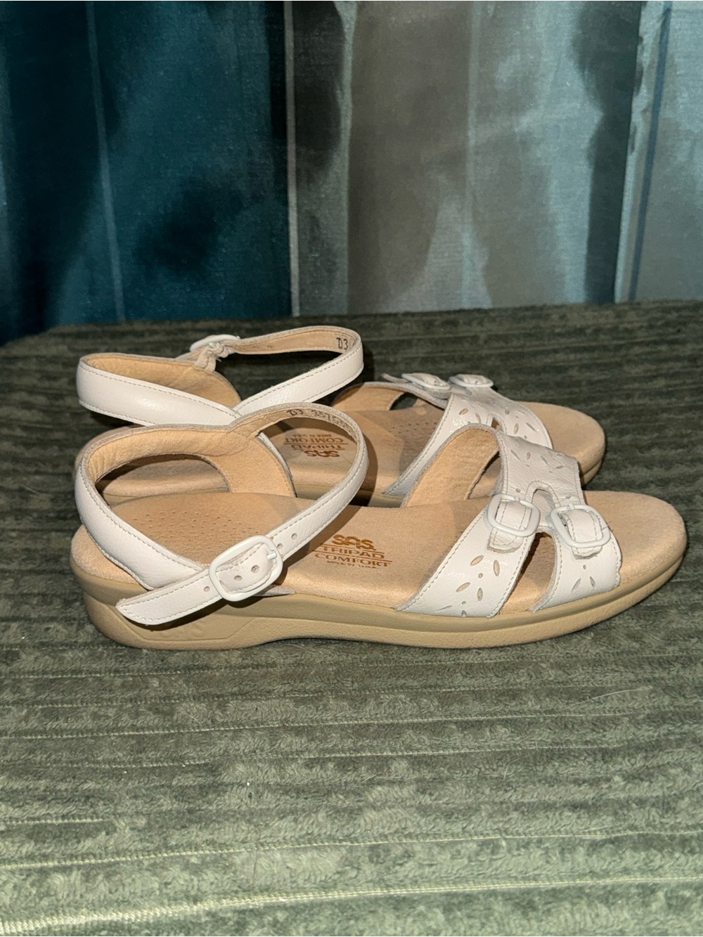 SAS White Leather Women's Comfort Sandals with Buckle Straps